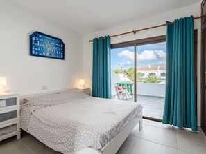 2 soverom, skrivebord og internettilgang