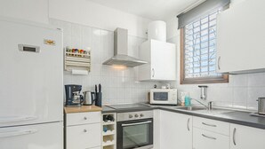 Fridge, microwave, oven, cookware/dishes/utensils - Parque Don Jose Vista Teide by Interhome (Costa del Silencio)