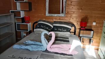 1 habitación, tabla de planchar con plancha, wifi gratis y ropa de cama