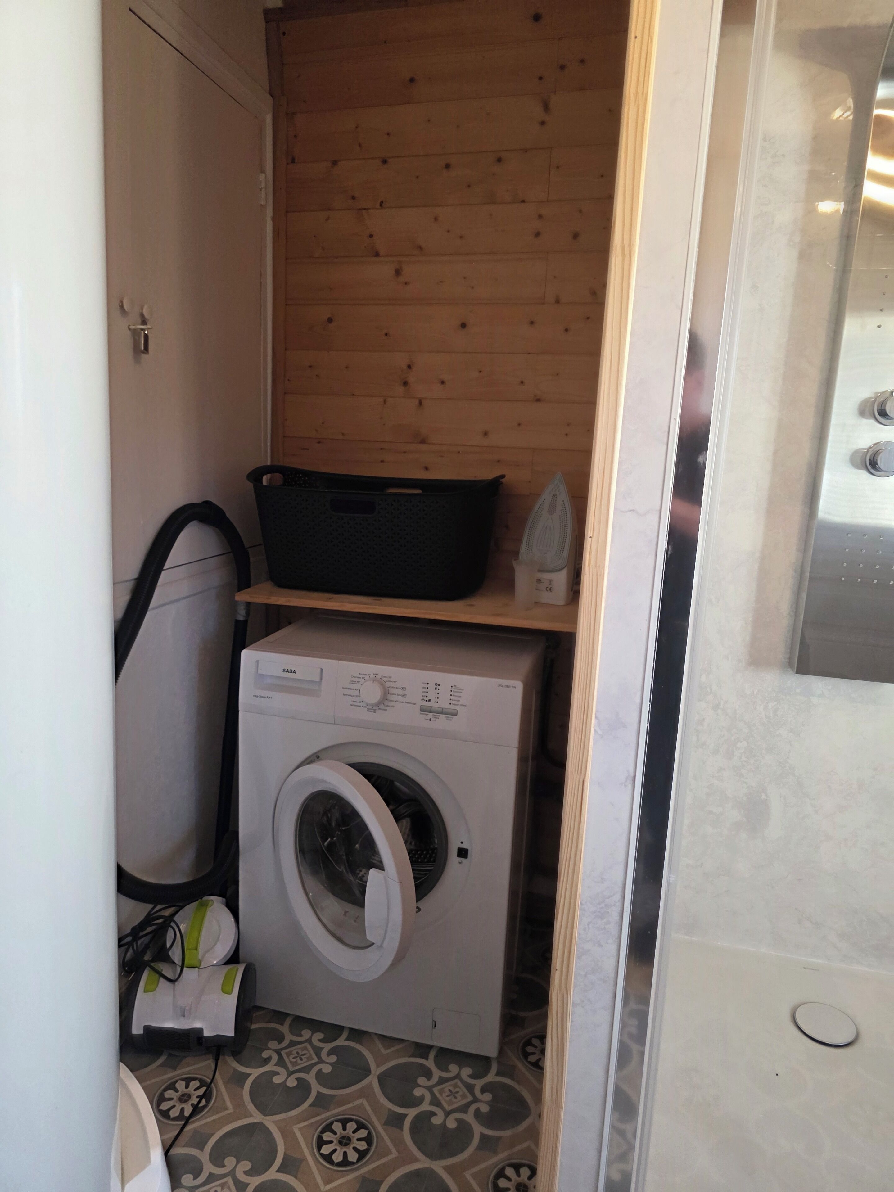 المنشأة من الداخل