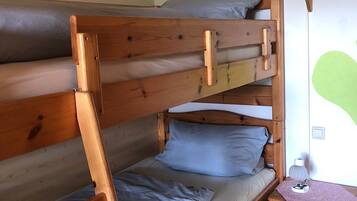 2 bedrooms, WiFi, bed sheets