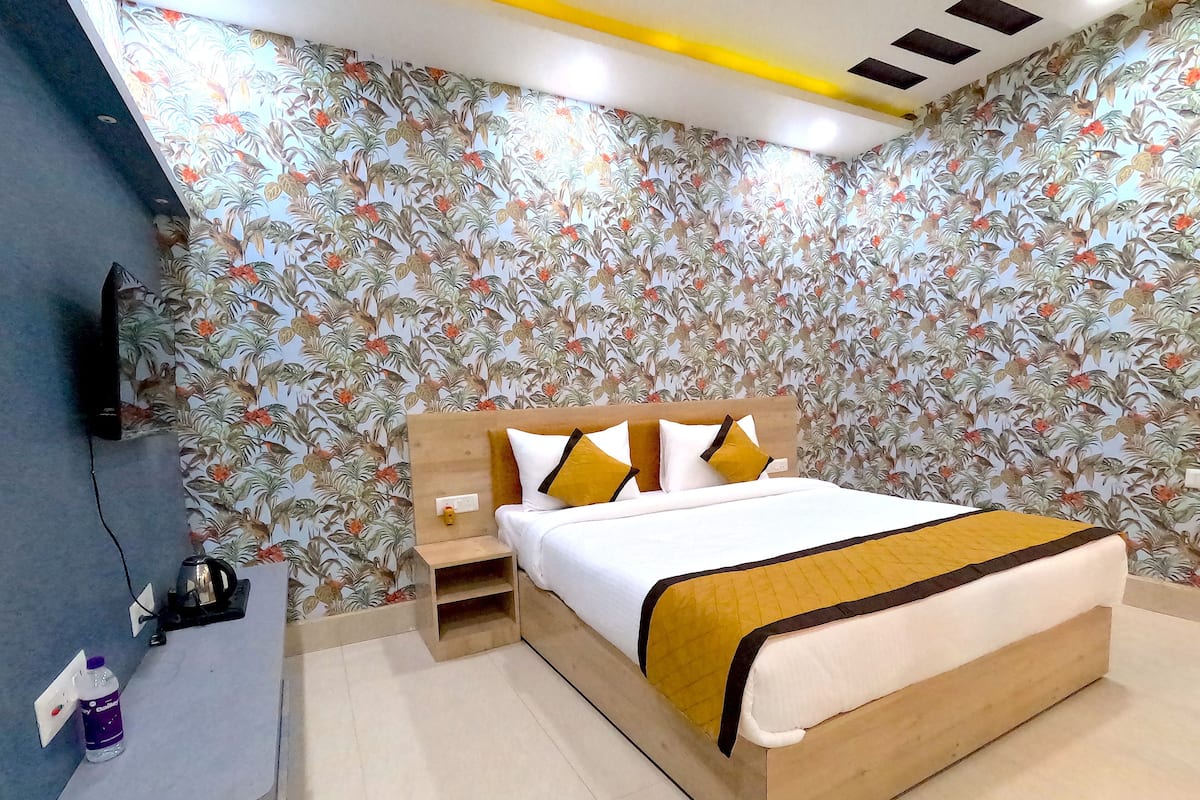 Quarto casal luxo | 1 quarto, escrivaninha, espaço de trabalho para notebook