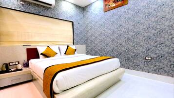 Habitación Premium doble | Escritorio y espacio para trabajar con un portátil