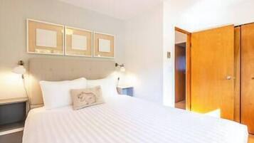 3 bedrooms, free WiFi, bed sheets