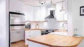 Refrigerador, microondas, horno y parrilla de estufa