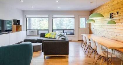Griz Inn Chic Condo - Mountain Views - Luxury Stay