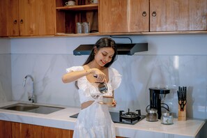 Coffee/tea maker, electric kettle, ice maker, paper towels - Sapta D'Villa Residence by Purely (Sukawati)