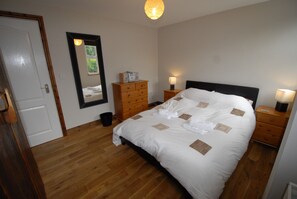 5 soverom, strykejern/-brett, reiseseng for barn og wi-fi (inkludert)