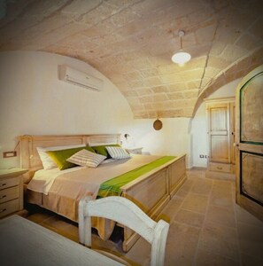 1 Schlafzimmer, Schreibtisch, Bügeleisen/Bügelbrett, Reisekinderbett