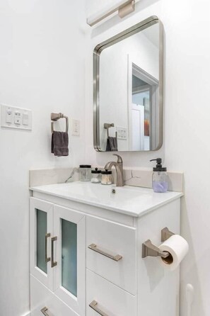 Een douche, een haardroger, een bidet