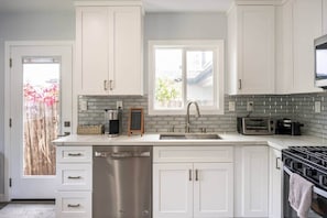 Coffee/tea maker, fridge, microwave, oven