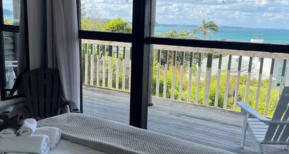 Stanmore Bay Log Cabin - short walk to beach