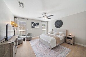 3 bedrooms, desk, iron/ironing board, free WiFi