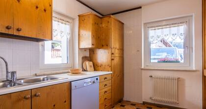 Cesa Micheluzzi (CZI712) by Interhome