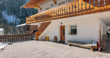 Cesa Micheluzzi (CZI712) by Interhome