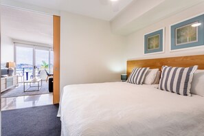 1 bedroom, desk, free WiFi, bed sheets - Welcome to Ocean's 12, your perfect home away from home in the heart of Yeppoon. (Yeppoon)