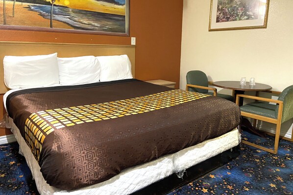 Bureau, fer et planche à repasser, Wi-Fi gratuit, draps fournis