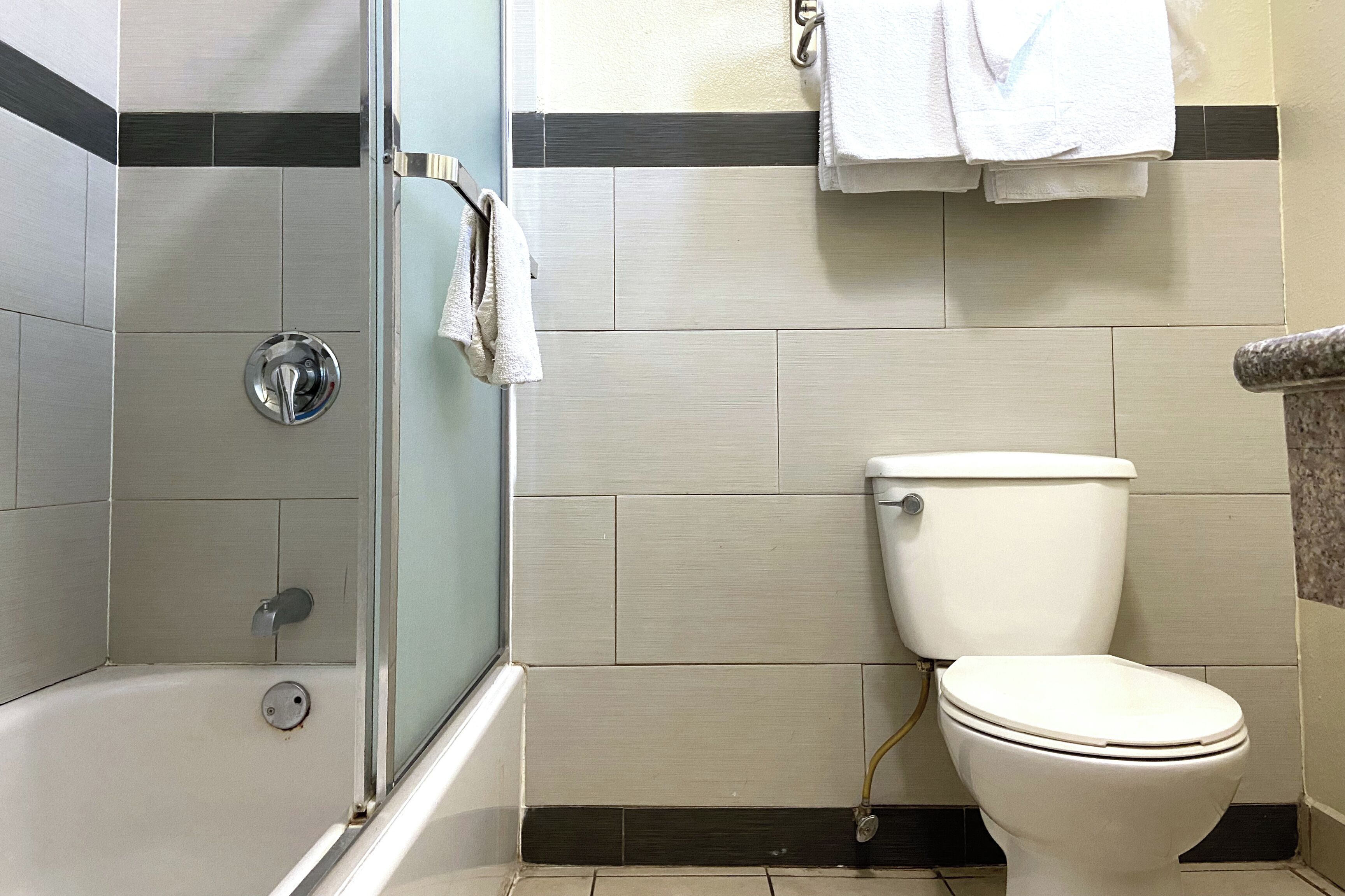 免費梳洗用品、風筒、提供毛巾