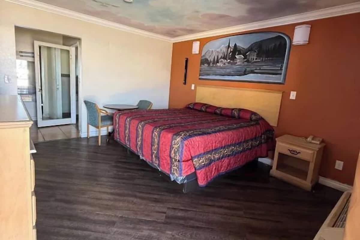 Desk, iron/ironing board, free WiFi, bed sheets