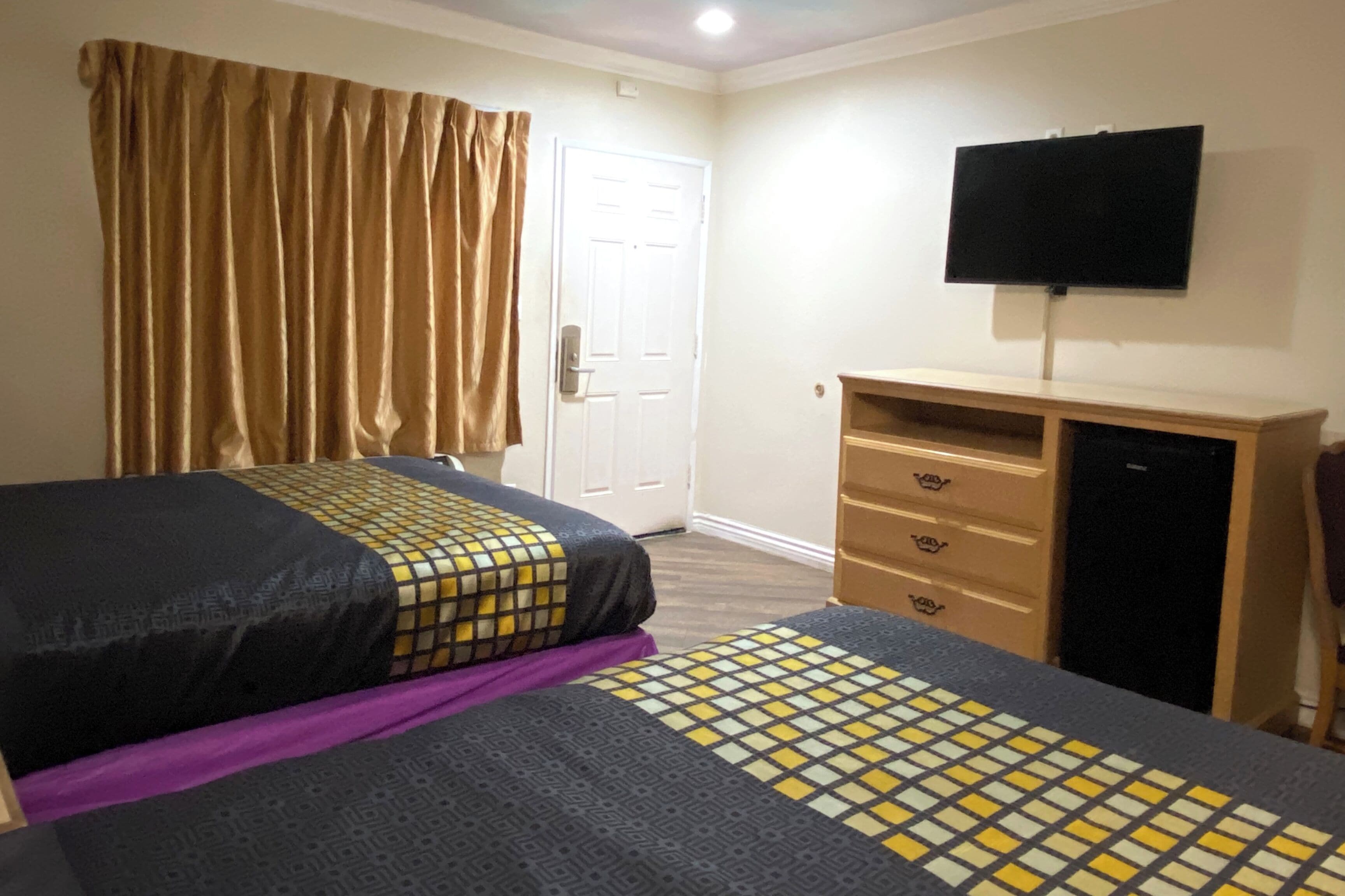 Schreibtisch, Bügeleisen/Bügelbrett, kostenloses WLAN, Bettwäsche