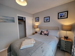 3 chambres, fer et planche à repasser, Wi-Fi, draps fournis