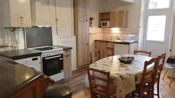 Réfrigérateur, micro-ondes, four, lave-vaisselle