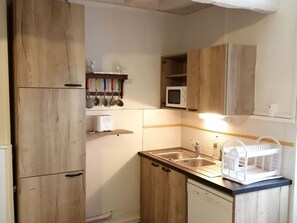 Réfrigérateur, micro-ondes, four, lave-vaisselle