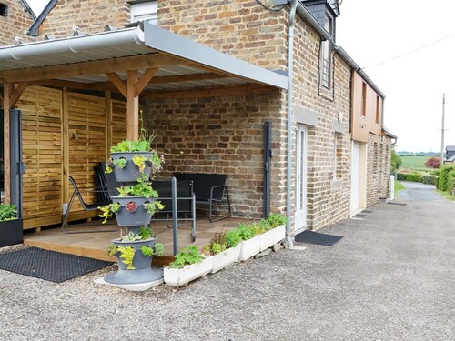 Bright renovated cottage with pets allowed, parking and WIFI in Swiss Normandy