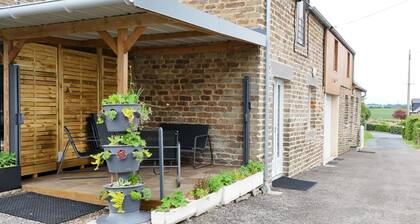 Bright renovated cottage with pets allowed, parking and WIFI in Swiss Normandy