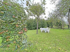 Outdoor dining - Duplex studio, Swiss Normandy nature, pets welcome (Saint-Pierre-du-Regard)