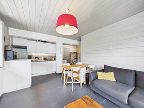 Interior - Renovated apartment in Les Gets, near center and slopes, south-facing balcony (Les Gets)