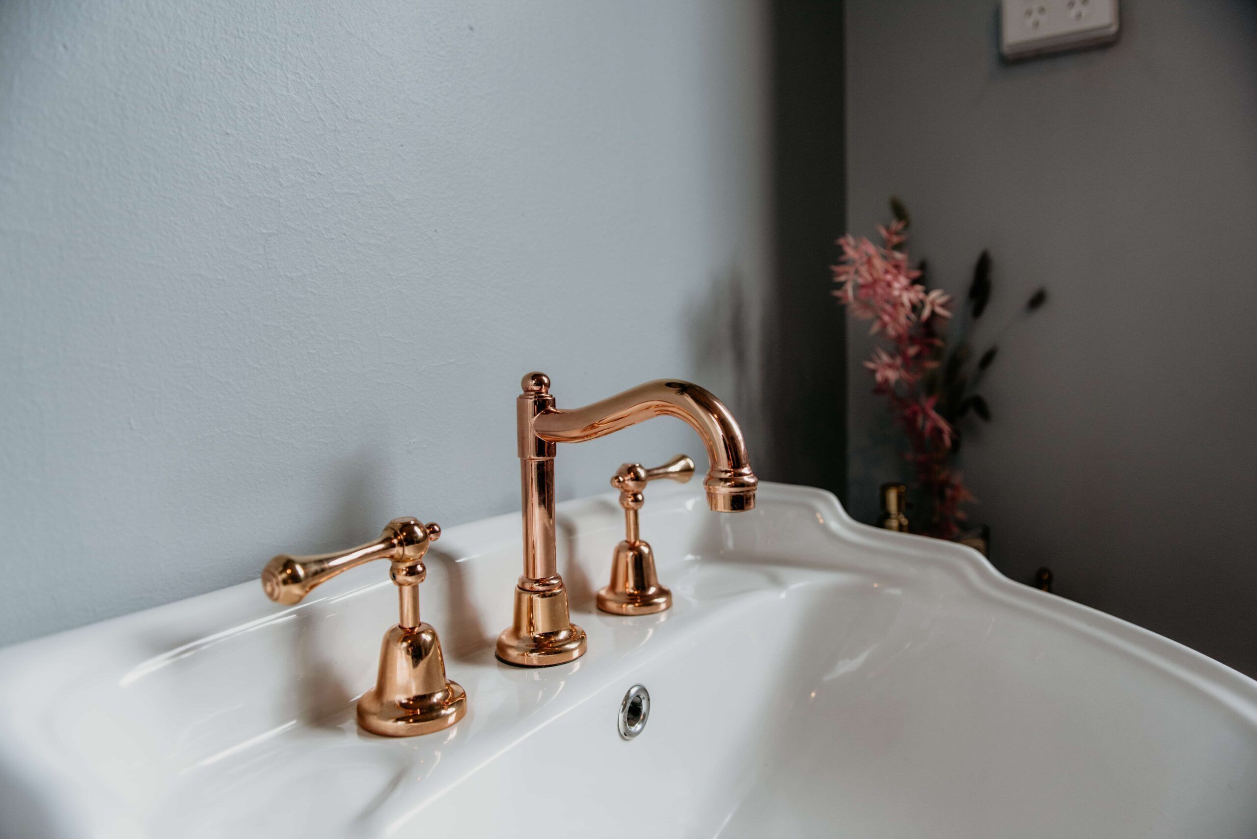 A bathroom sink with a single faucet.