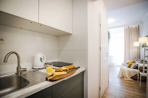 Economy Studio | Private kitchenette | Electric kettle - MGR Studio Bitwy Warszawskiej Warszawa (Warsaw)