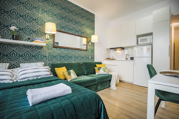 Estudio económico | Tabla de planchar con plancha y wifi gratis