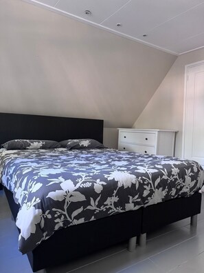 3 bedrooms, WiFi, bed sheets