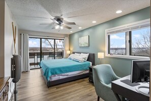 3 bedrooms, desk, iron/ironing board, travel crib