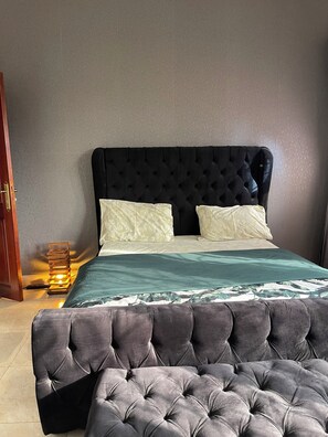 4 bedrooms, in-room safe, iron/ironing board, free WiFi