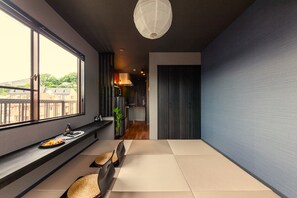 Décoration personnalisée, fer et planche à repasser, Wi-Fi gratuit