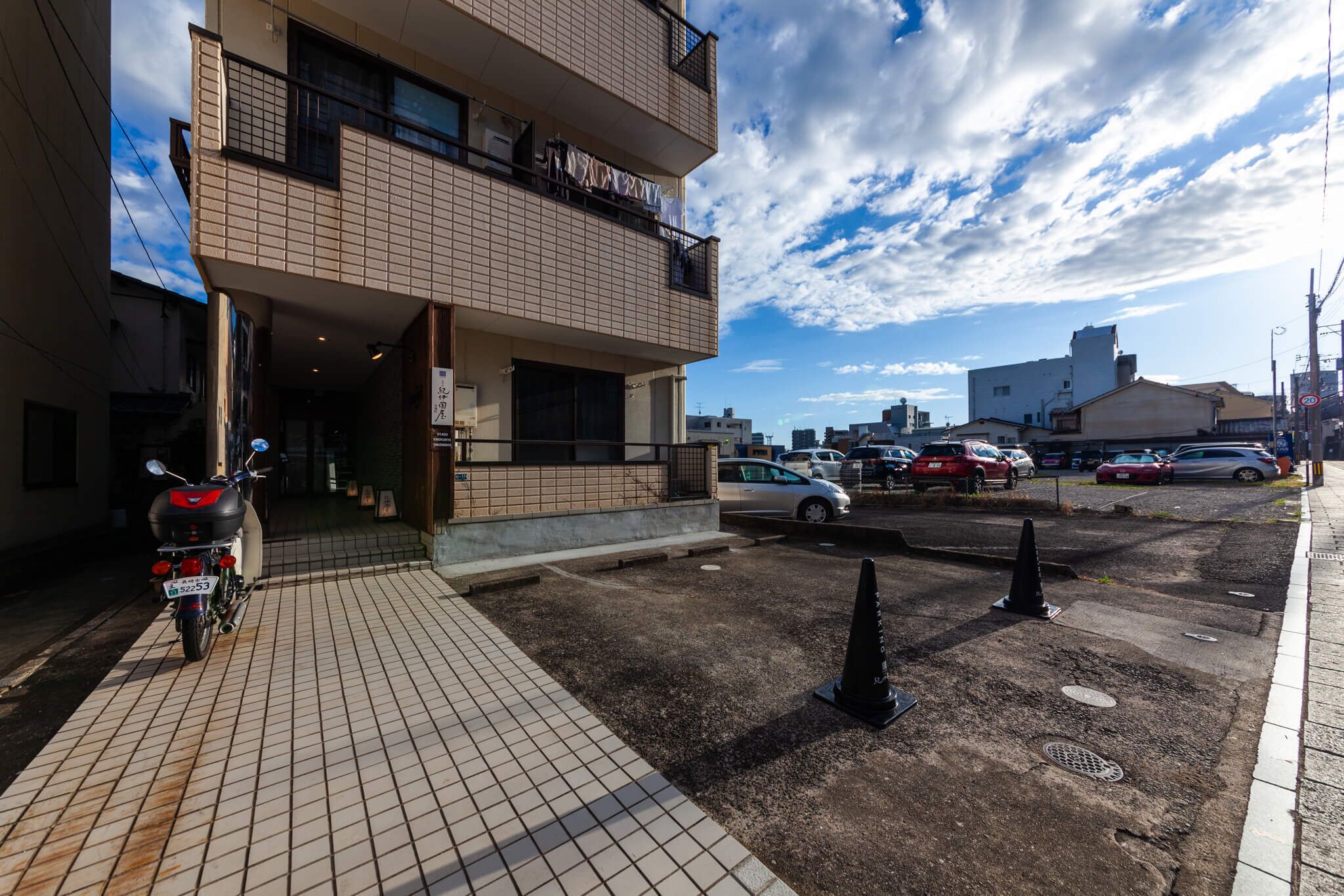 ด้านหน้าที่พัก