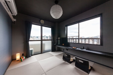 Classic Single Room (402) | 1 bedroom, individually decorated, iron/ironing board, free WiFi