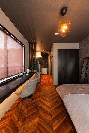 Décoration personnalisée, fer et planche à repasser, Wi-Fi gratuit