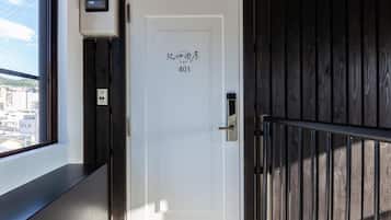 Classic Single Room (401) | 1 bedroom, individually decorated, iron/ironing board, free WiFi