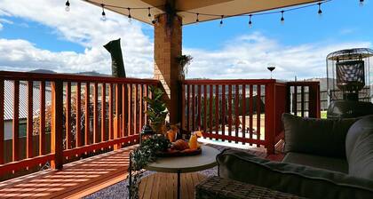 Luxe Retreat with Spa - Near airport & CBD