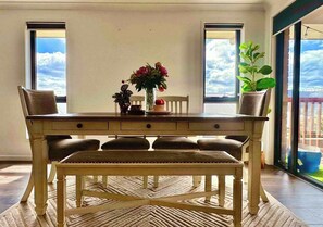 Dining - Luxe Retreat with Spa - Near airport & CBD (Howrah)