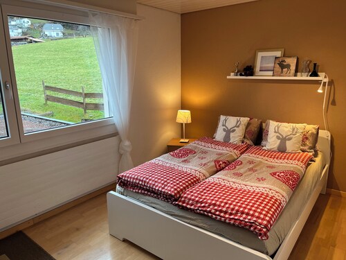 Sonnige & ruhige Ferienwohnung nahe Thun mit Alpenblick