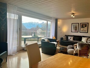 Tv, dvd-afspiller, bøger