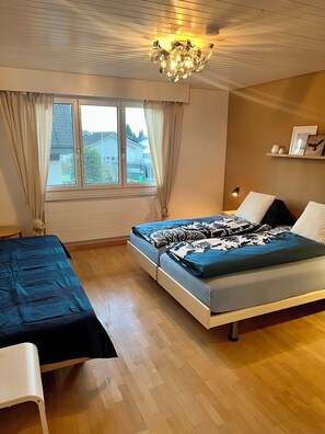 3 chambres, fer et planche à repasser, Wi-Fi gratuit, draps fournis