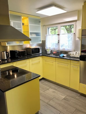 Micro-ondes, four, plaque de cuisson, lave-vaisselle