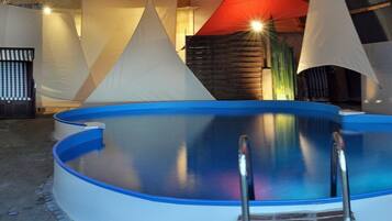 Hồ bơi ngoài trời