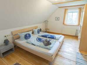 3 makuuhuonetta, yksilöllisesti kalustettu, silitysrauta/-lauta